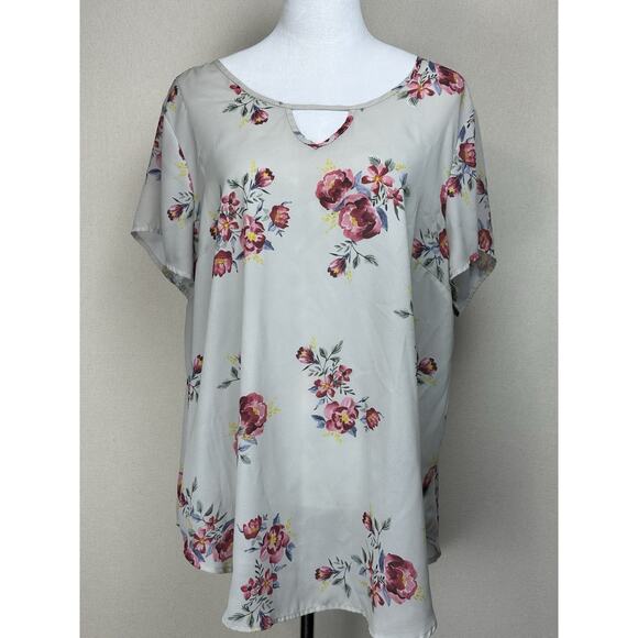 Torrid Plus Size 2 Lt. Gray Floral Short Sleeve Pullover Blouse/Top Lightweight - Picture 1 of 11